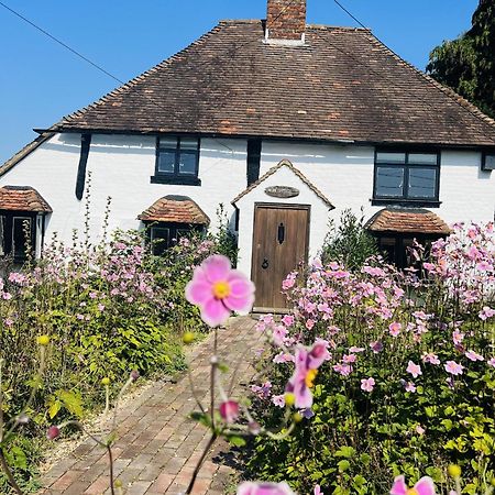 Local Walks Pub Gardens Pet Friendly Landscaped Gardens And Free Private Parking Doddington (Kent) Exterior foto