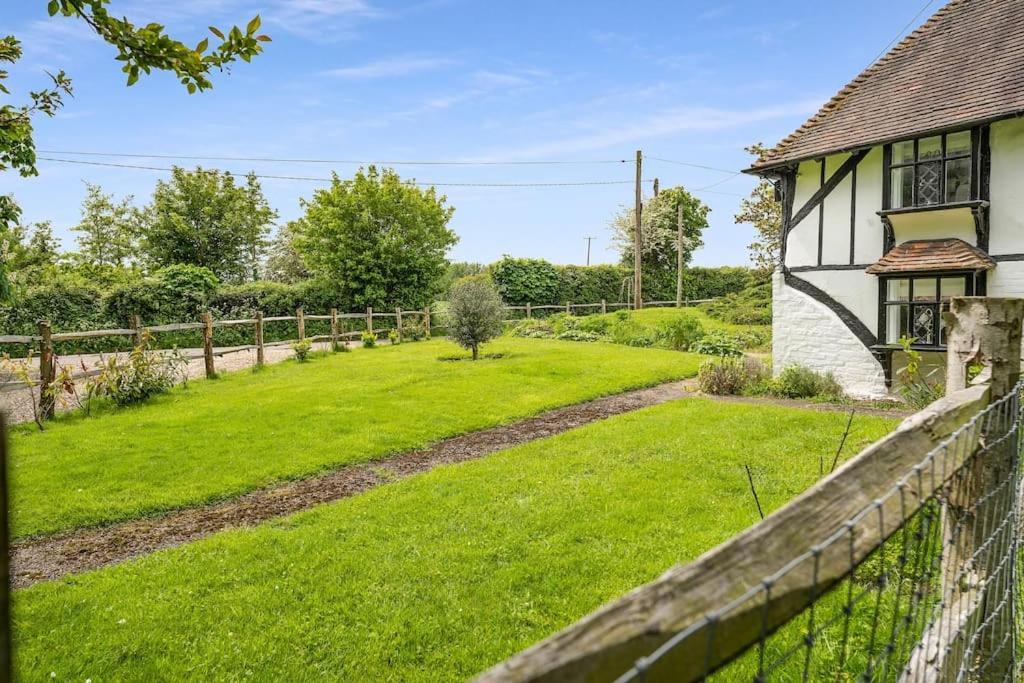 Local Walks Pub Gardens Pet Friendly Landscaped Gardens And Free Private Parking Doddington (Kent) Exterior foto