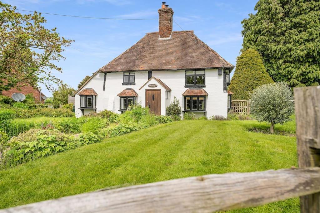 Local Walks Pub Gardens Pet Friendly Landscaped Gardens And Free Private Parking Doddington (Kent) Exterior foto