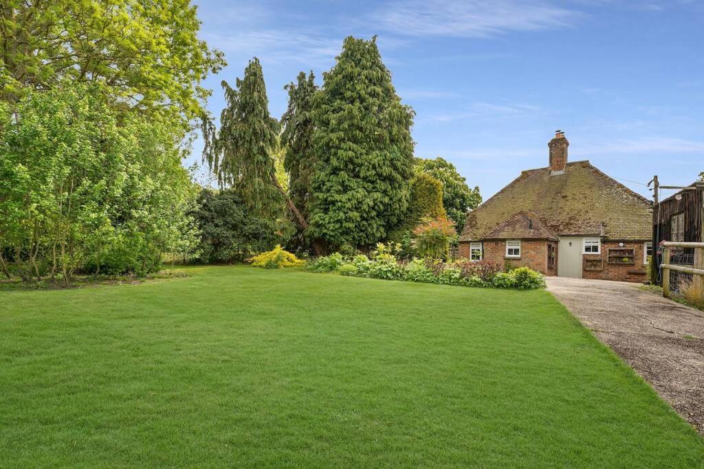 Local Walks Pub Gardens Pet Friendly Landscaped Gardens And Free Private Parking Doddington (Kent) Exterior foto