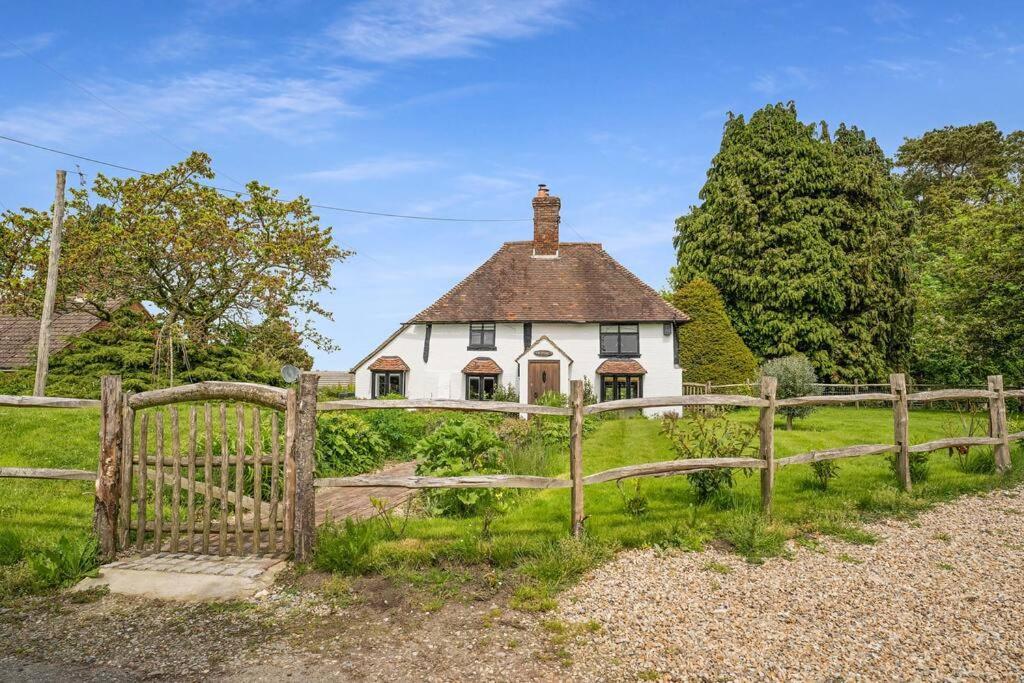 Local Walks Pub Gardens Pet Friendly Landscaped Gardens And Free Private Parking Doddington (Kent) Exterior foto